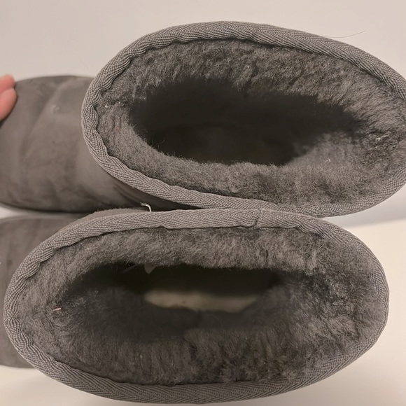Gray UGG boots - Picture 4 of 9